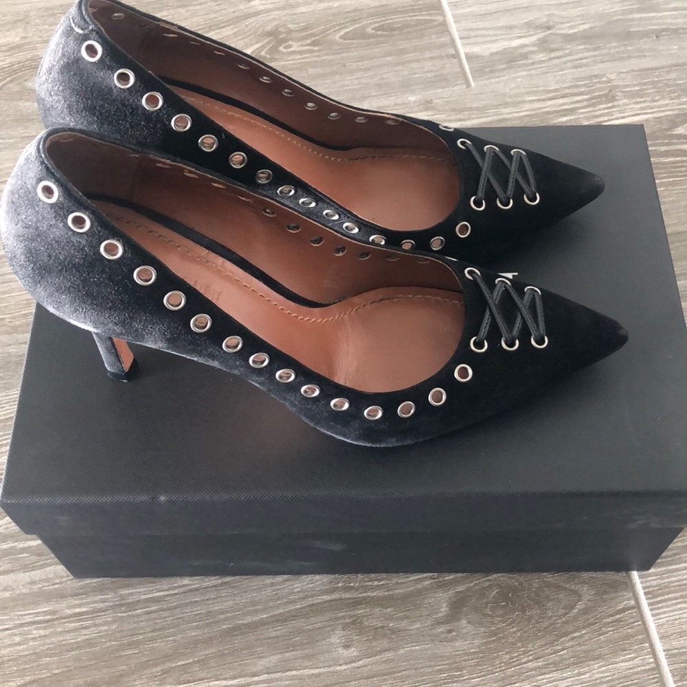 Coach pumps